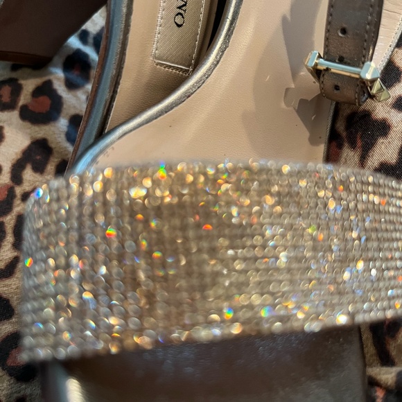 Valentino Garavani Luxury Open Toe Heels - Picture 6 of 6